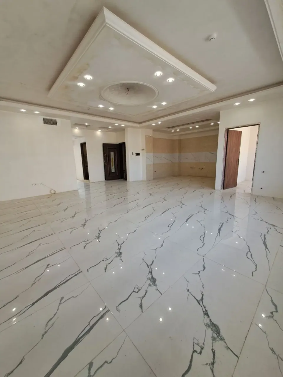 ۱۳۳ متر سه‌خوابه نوساز در باغستان