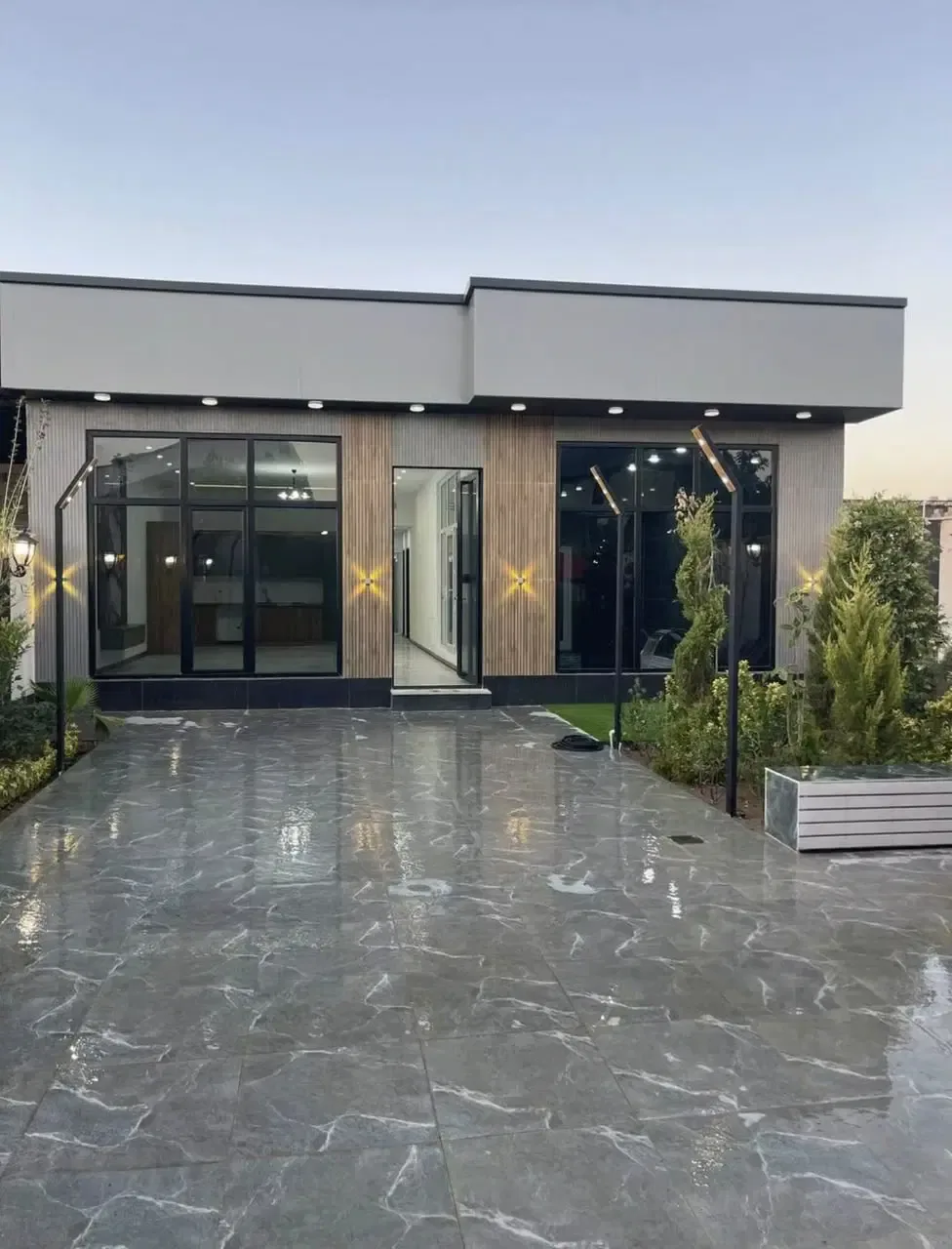 ویلای ۳۰۰ متری سه‌خواب سنددار در کردان
