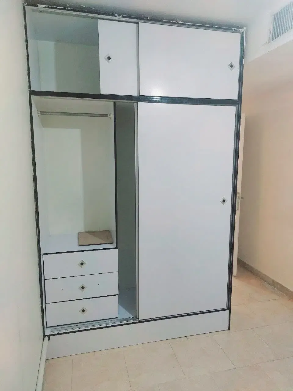 آپارتمان ۶۰ متری یک‌خوابه با آسانسور در خرمدشت