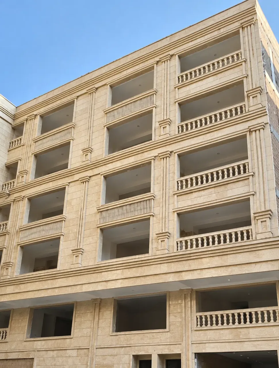 آپارتمان ۱۰۵ متری دوخوابه نوساز در خرمدشت