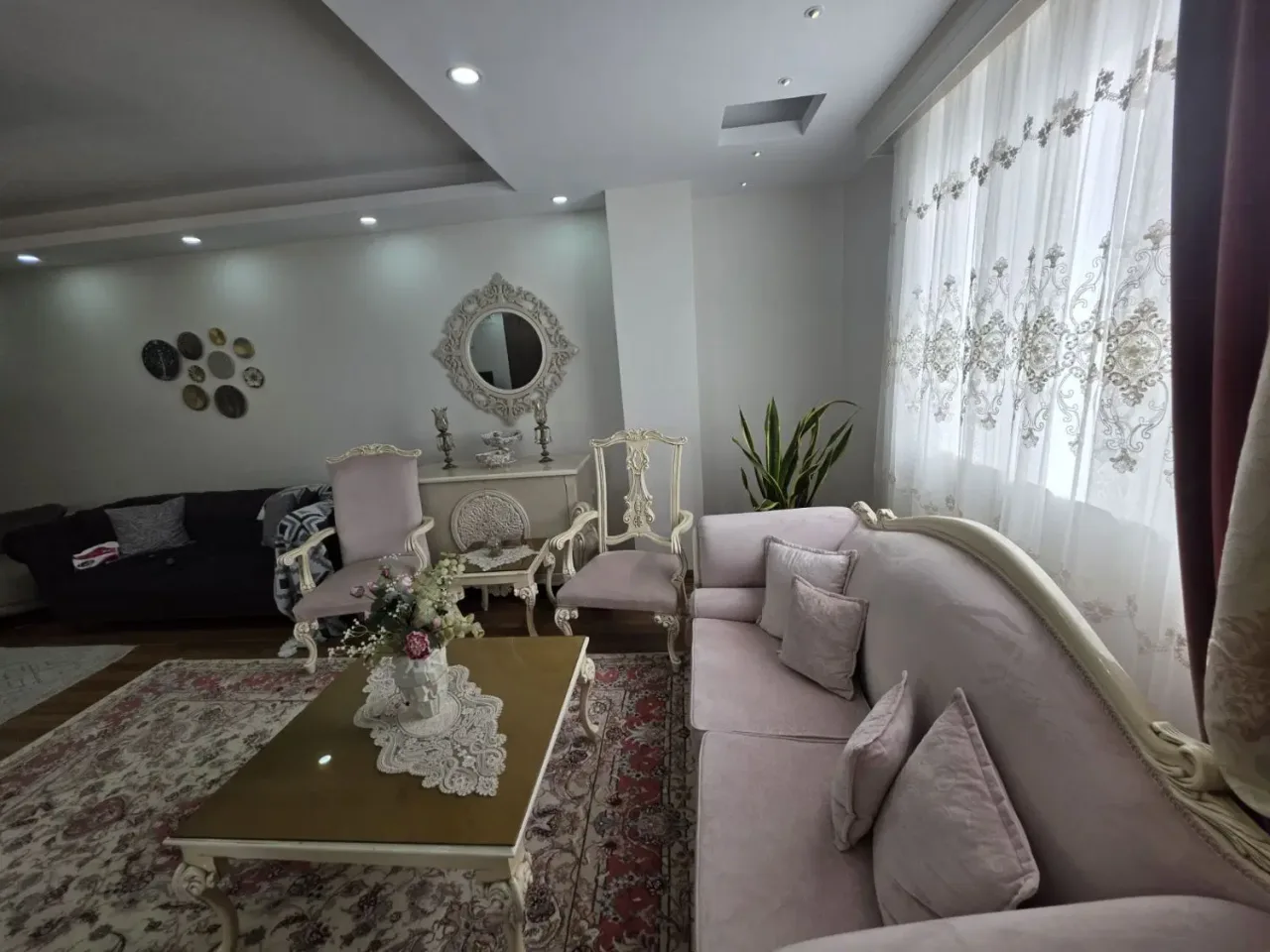 آپارتمان ۱۰۰ متری دوخوابه بازسازی‌شده در گلشهر