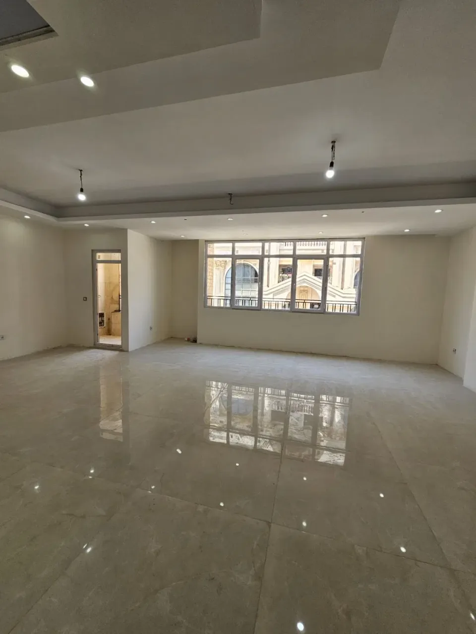 آپارتمان ۱۳۰ متری ۳ خواب با پارکینگ در عظیمیه