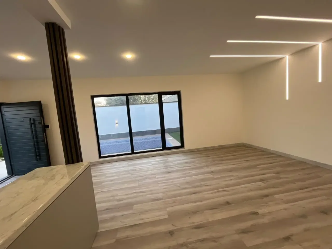 ویلای ۹۰ متری دوخوابه با استخر در سهیلیه