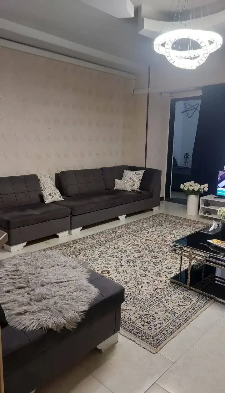 رهن و اجاره آپارتمان ۸۲ متری دوخوابه آسانسوردار گلشهر