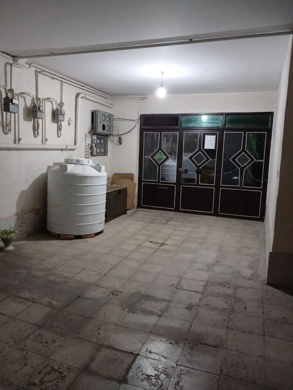 آپارتمان ۷۷ متری دوخوابه با انباری در کمال‌شهر