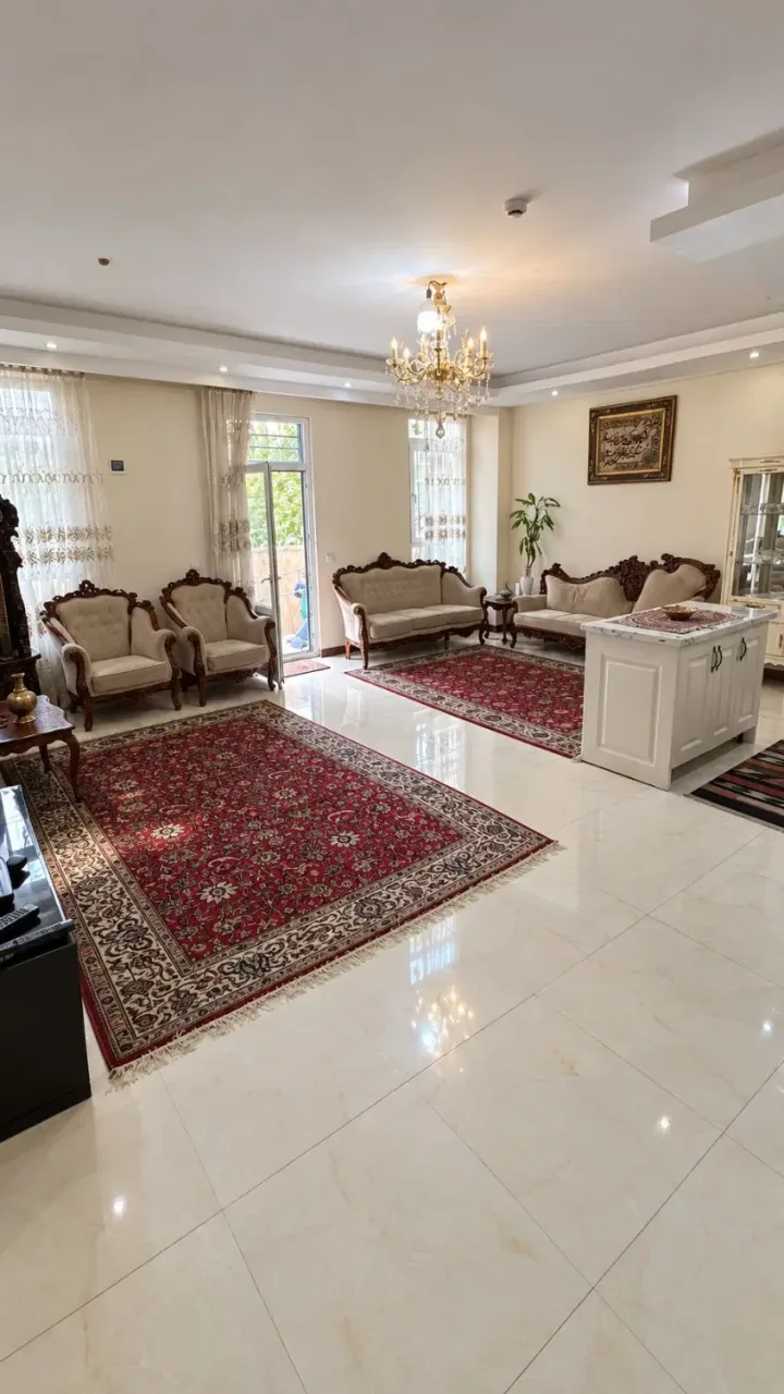 آپارتمان ۹۰ متری ۲ خوابه تک‌واحدی در گلشهر