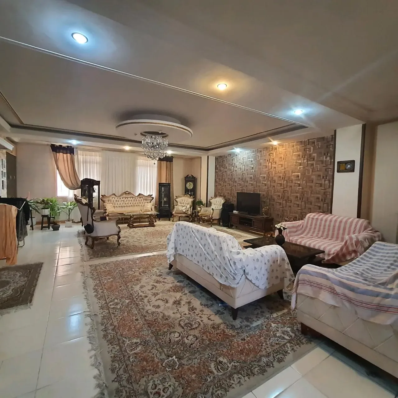 اجاره آپارتمان ۱۳۰ متری دوخوابه تک‌واحدی در دولت‌آباد