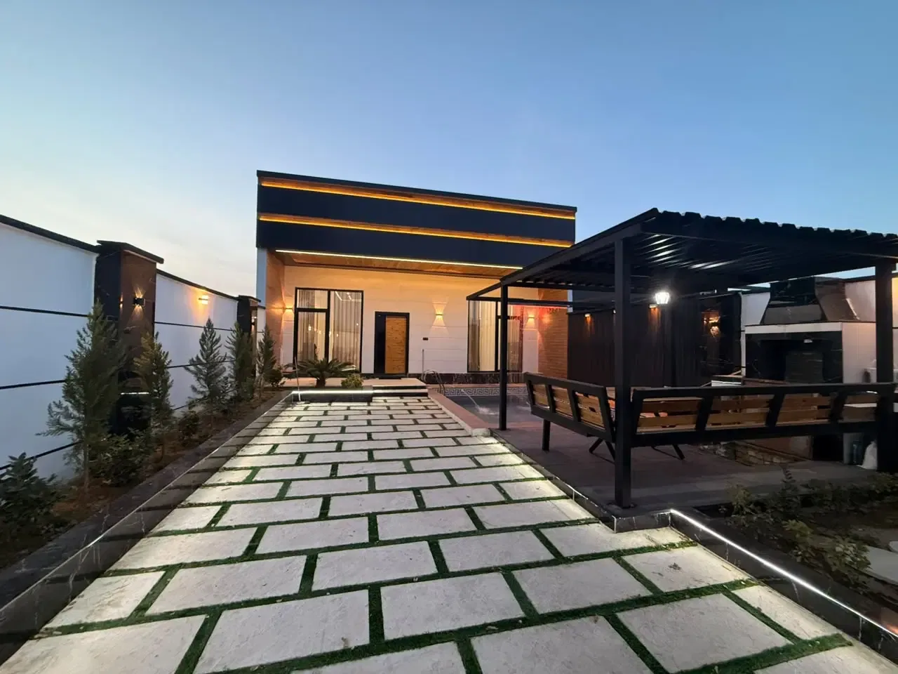 ویلای ۲۵۰ متری دوخوابه نوساز در رامجین