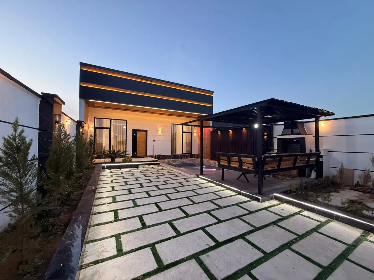 ویلای ۲۵۰ متری دوخوابه نوساز در رامجین
