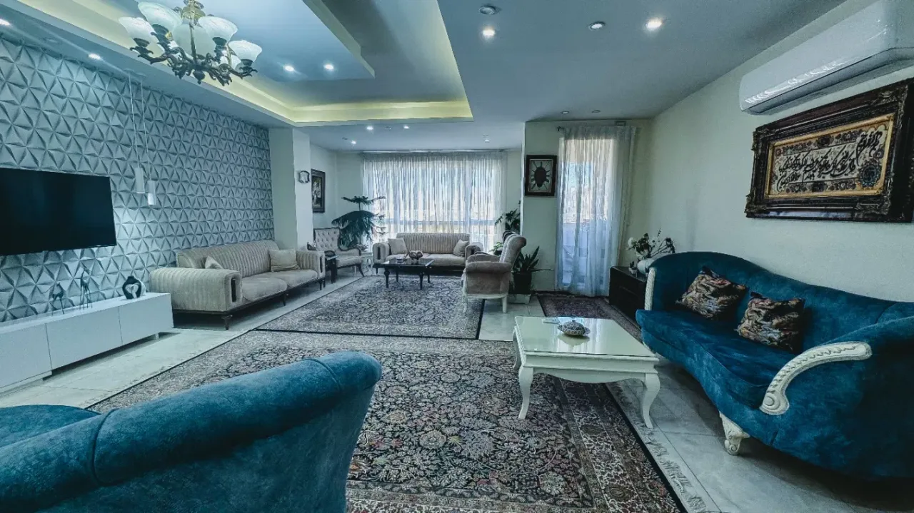 آپارتمان ۱۳۳ متری ۲ خوابه با آسانسور در گلشهر
