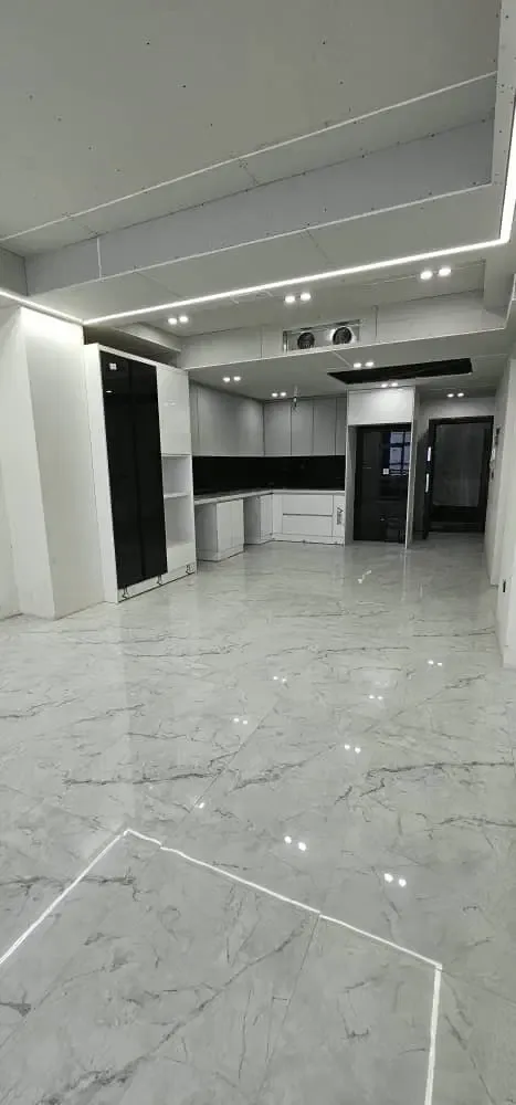 ۹۵ متر، ۲ خواب نوساز با امکانات در کوی زنبق