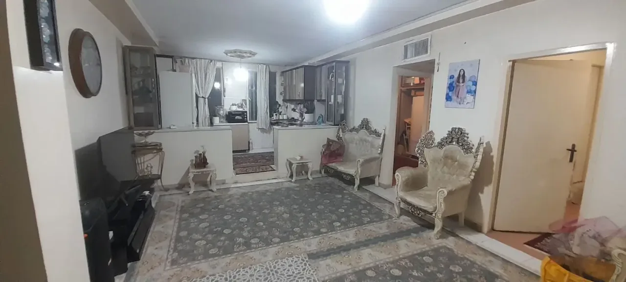 آپارتمان ۷۰ متری دوخواب با آسانسور در خرمدشت