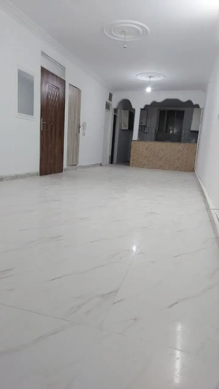 آپارتمان ۹۰ متری دوخوابه بازسازی‌شده در خرمدشت