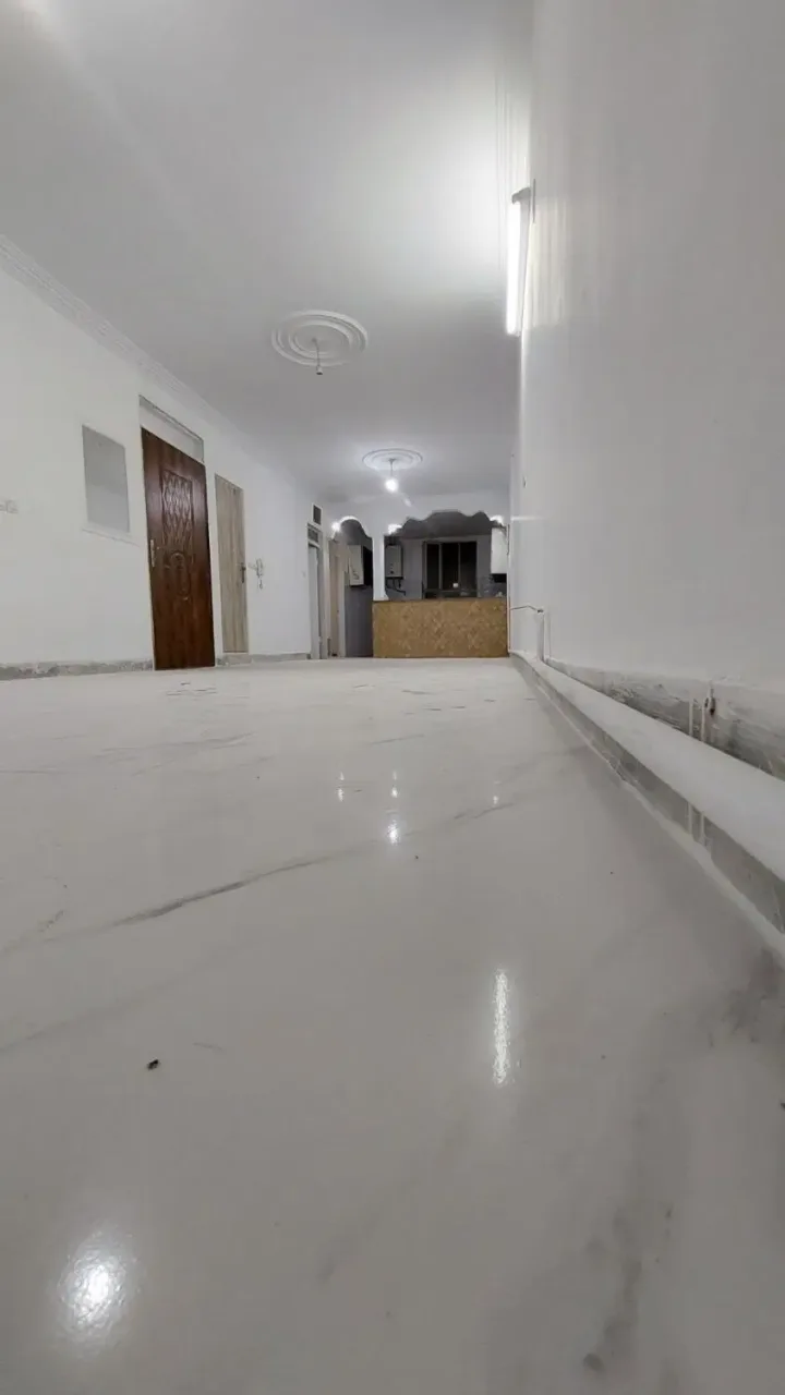 آپارتمان ۹۰ متری دوخوابه بازسازی‌شده در خرمدشت