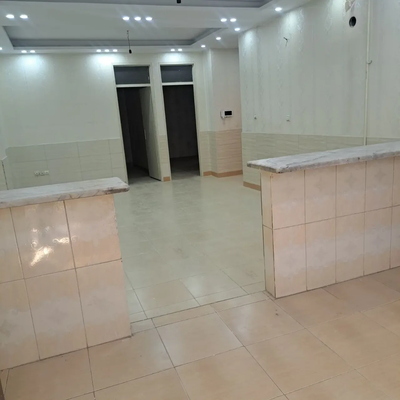 آپارتمان ۷۵ متری دوخوابه با بالکن در خرمدشت