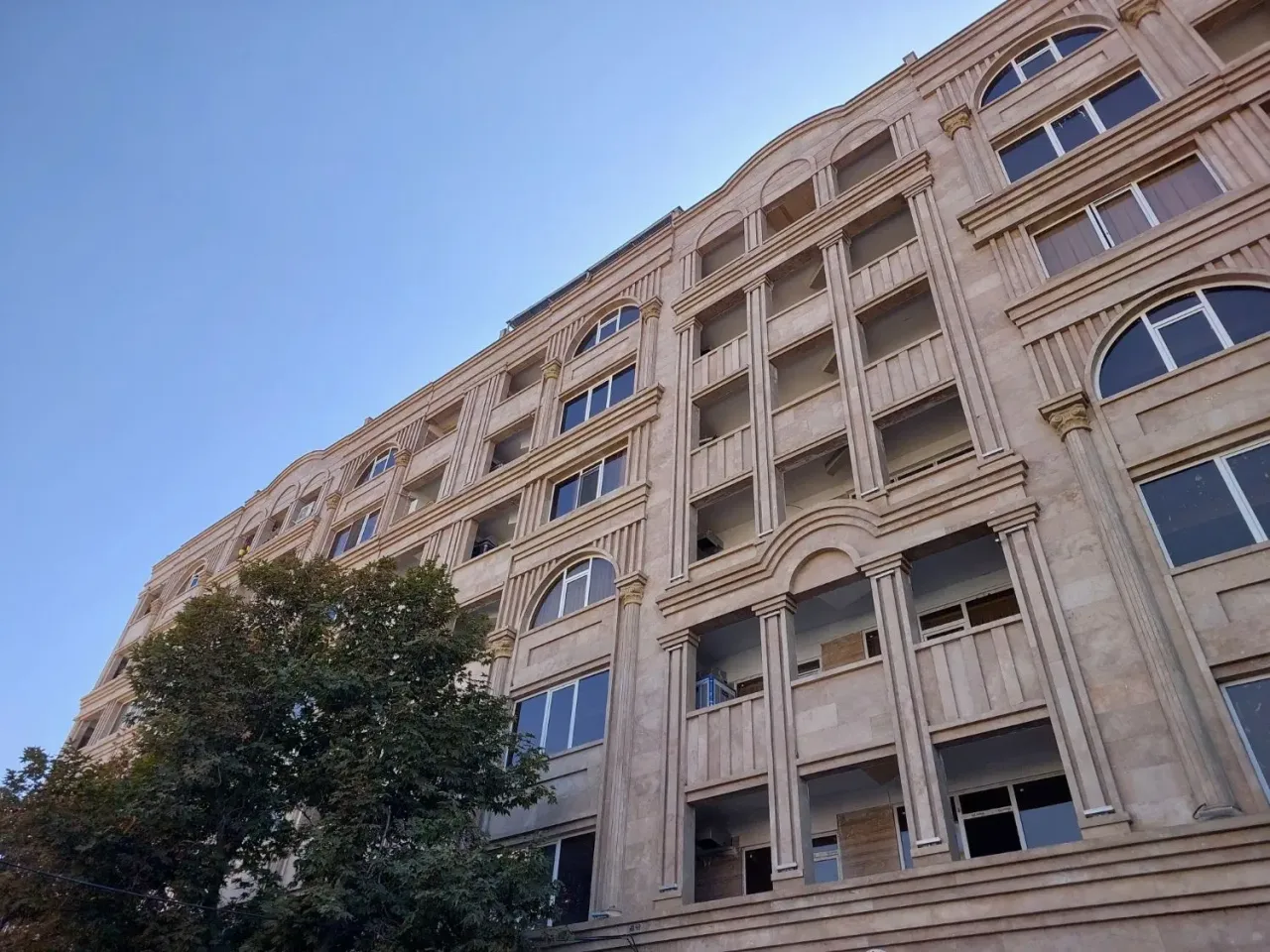 ۱۳۵ متر، ۳ خواب با پارکینگ و تراس در گلشهر
