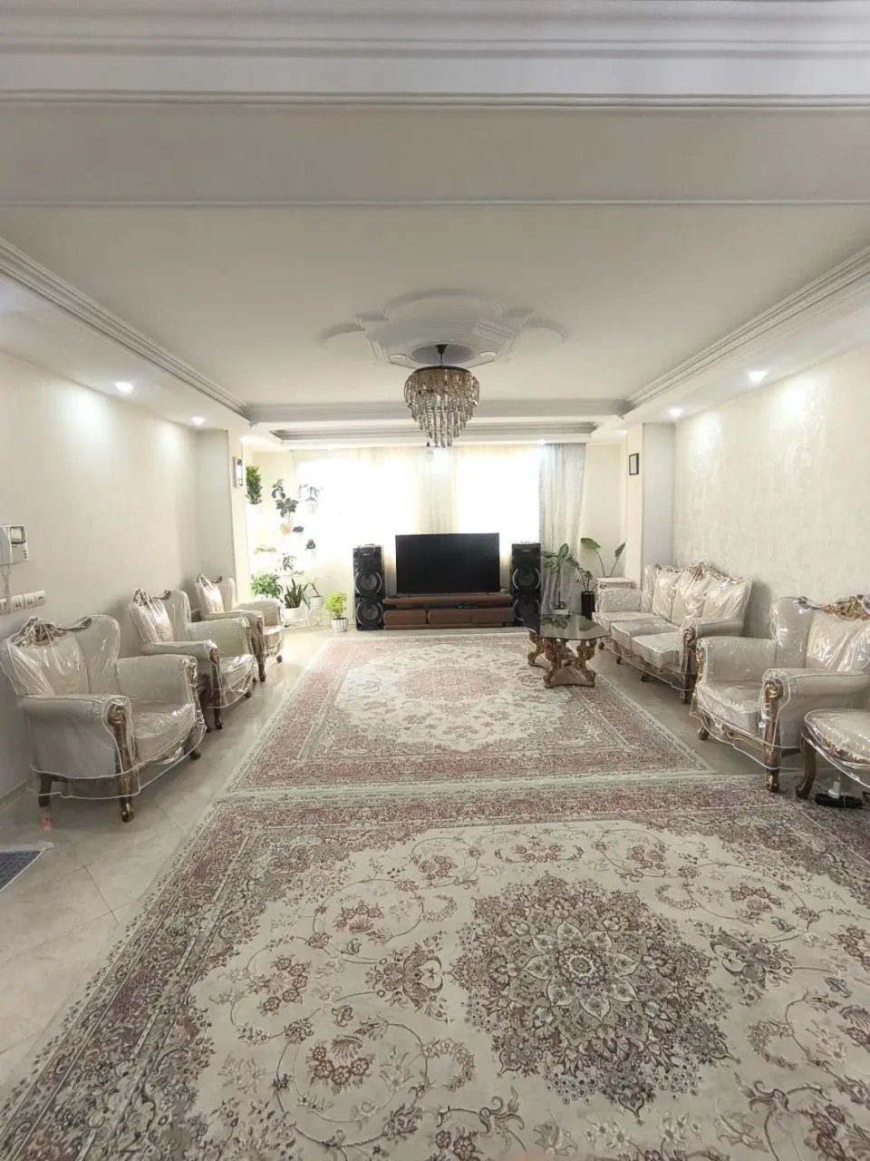 اجاره آپارتمان ۱۱۰ متری دوخوابه بازسازی‌شده در برغان