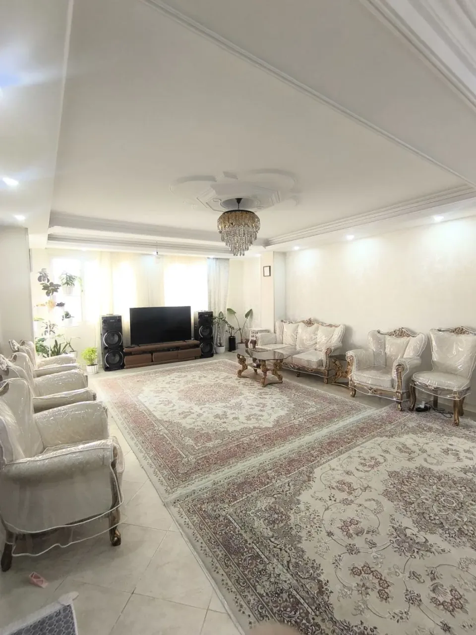 اجاره آپارتمان ۱۱۰ متری دوخوابه بازسازی‌شده در برغان