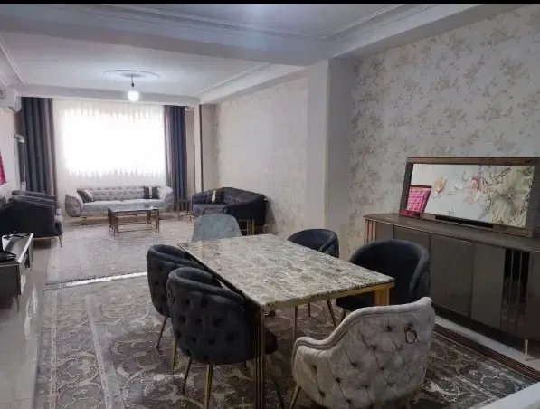 ۱۰۰ متر آپارتمان دوخوابه تک‌برگ در کمال‌شهر