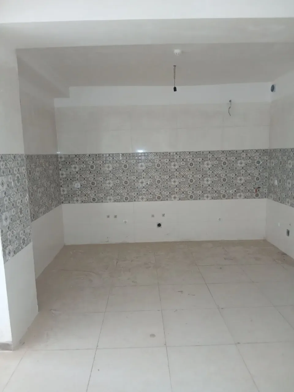 آپارتمان ۹۱ متری دوخوابه با سند آماده در کمال‌شهر
